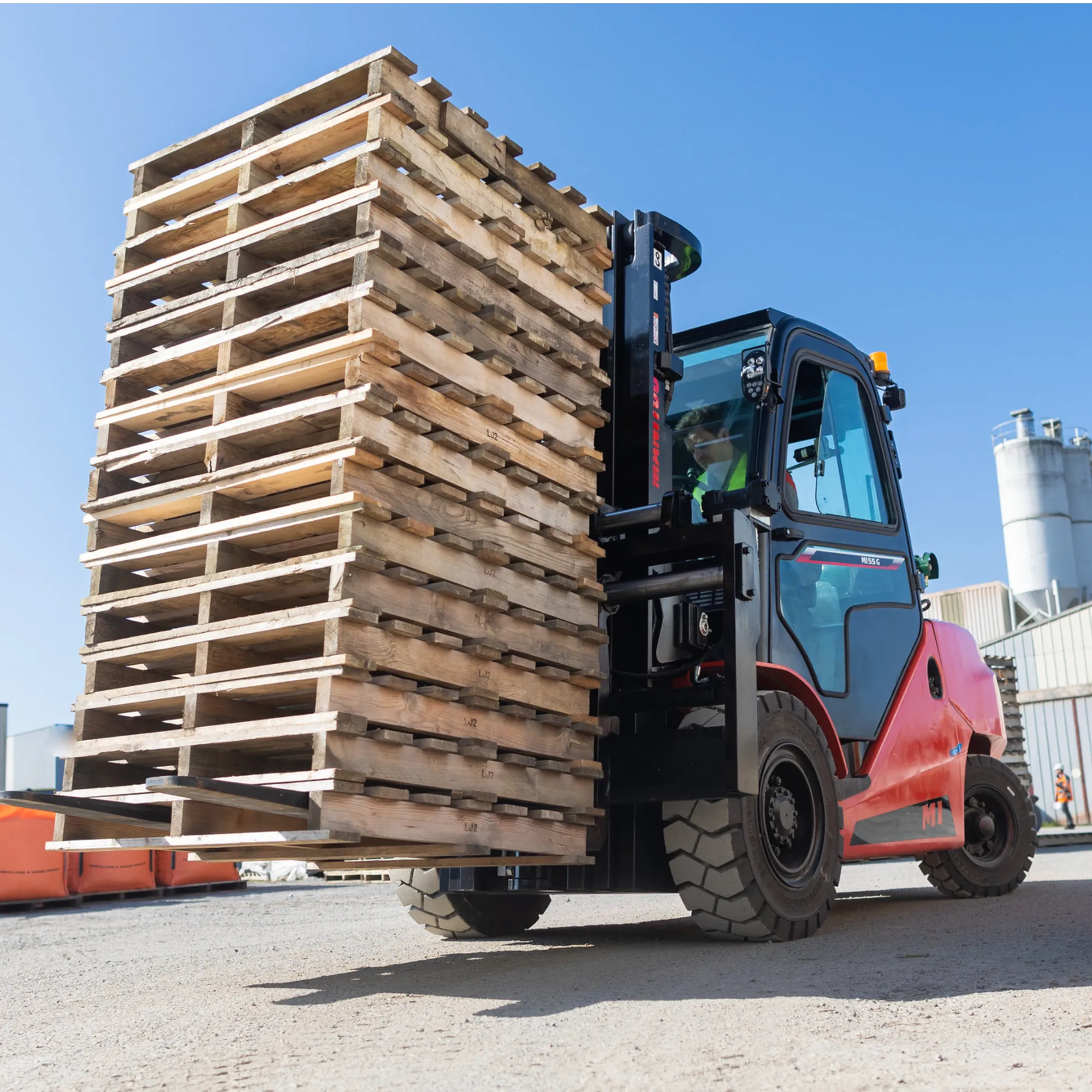 Large Forklifts 5-6 tonne